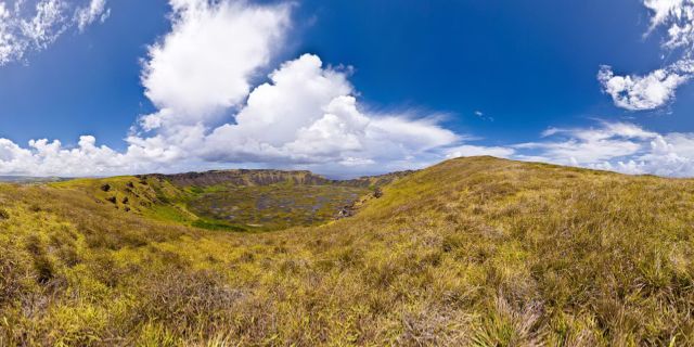 Volcano Rano Kau emerged after hundreds of thousands of years, followed by volcano Maunga Terevaka, which created the island as we know it through these eruptive processes. These three volcanos gave rise to tens of volcanic cones, providing Rapa Nui its typical relief, dotted with craters, soft hills, and lava fields. The three sides of the island triangle measure around 16, 17 and 24 Km, respectively.