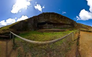 Rano Raraku (External Slope 07 of 13) : Moai in progress !
