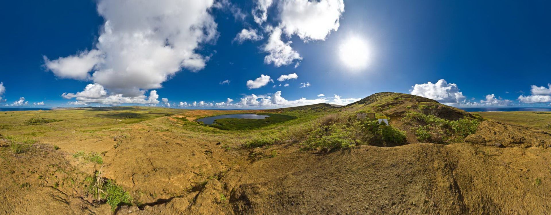 Rano Raraku : On The Edge Of The Cratere