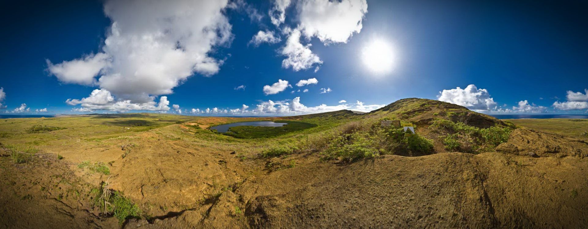Rano Raraku : On The Edge Of The Cratere