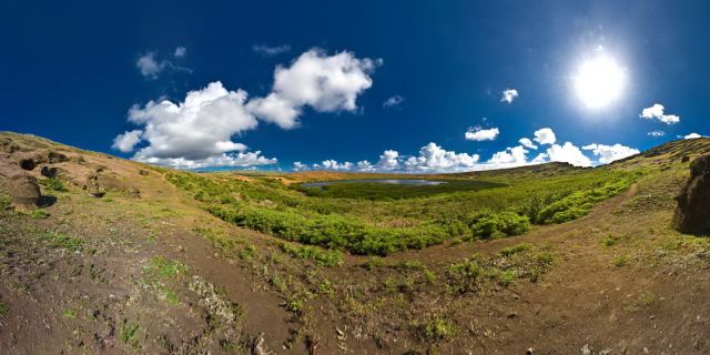 This was one of my best experience on Ister Island... Early in the morning, and alone inside this fabulous place, with horses and Moais Rano Raraku was the quarry wich supplied the stone from which about 95% of the island's known Moai.